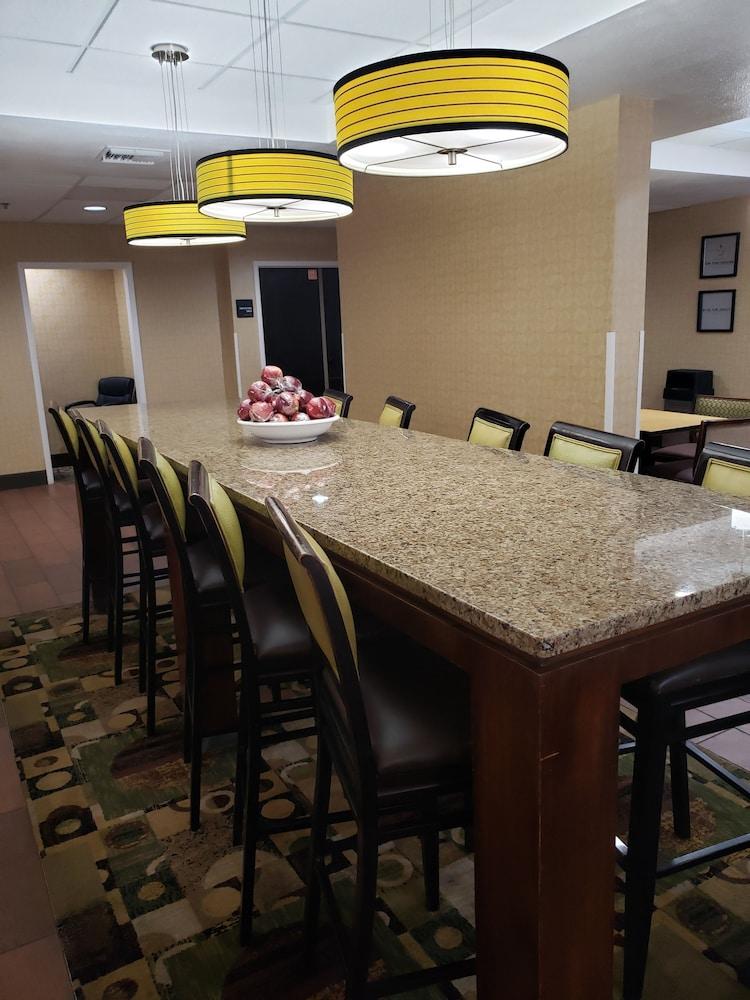 Hotel Spark By Hilton Tampa Brandon 2*